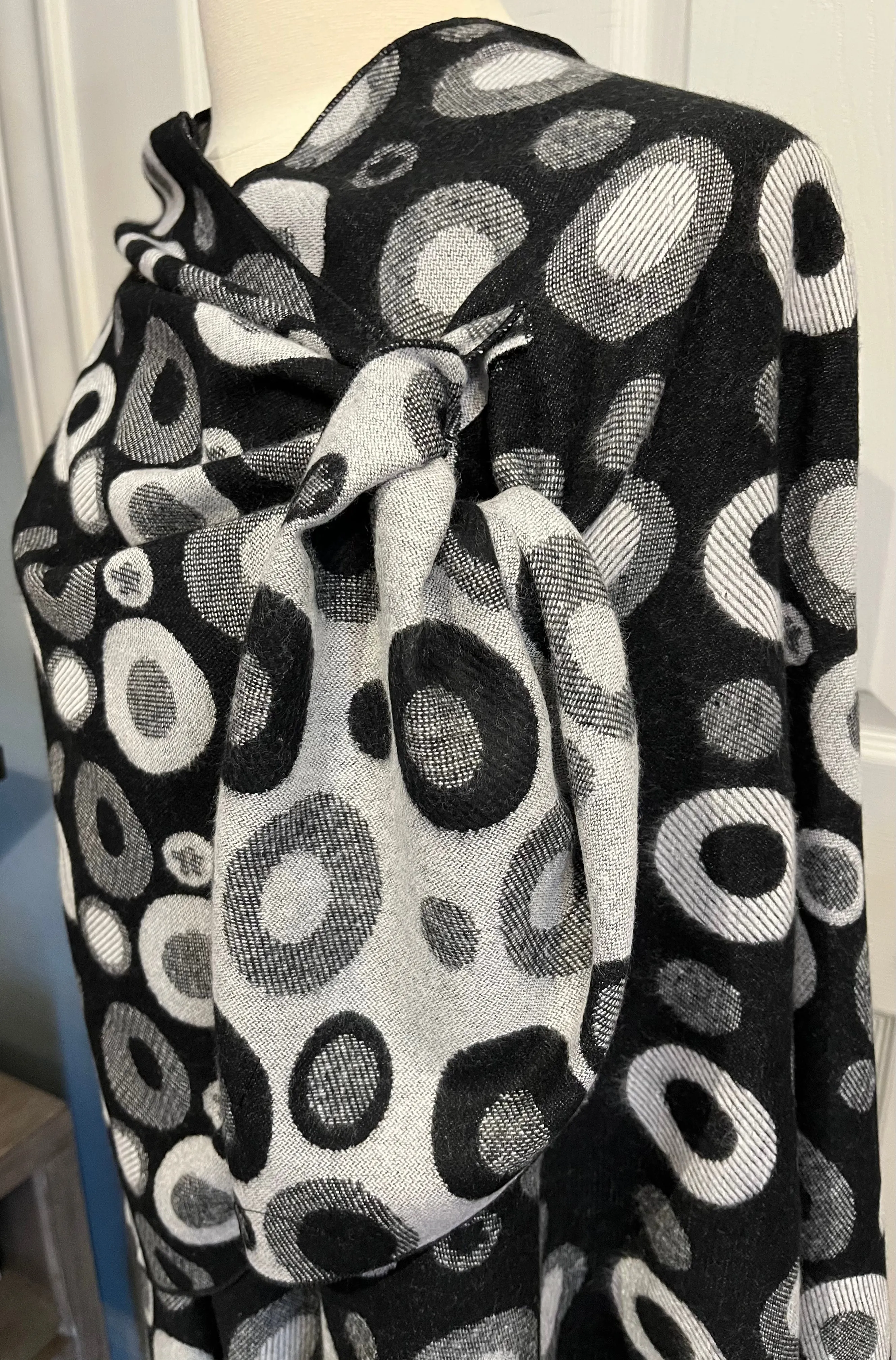 Black & White Circles Reversible Cashmere Shawl