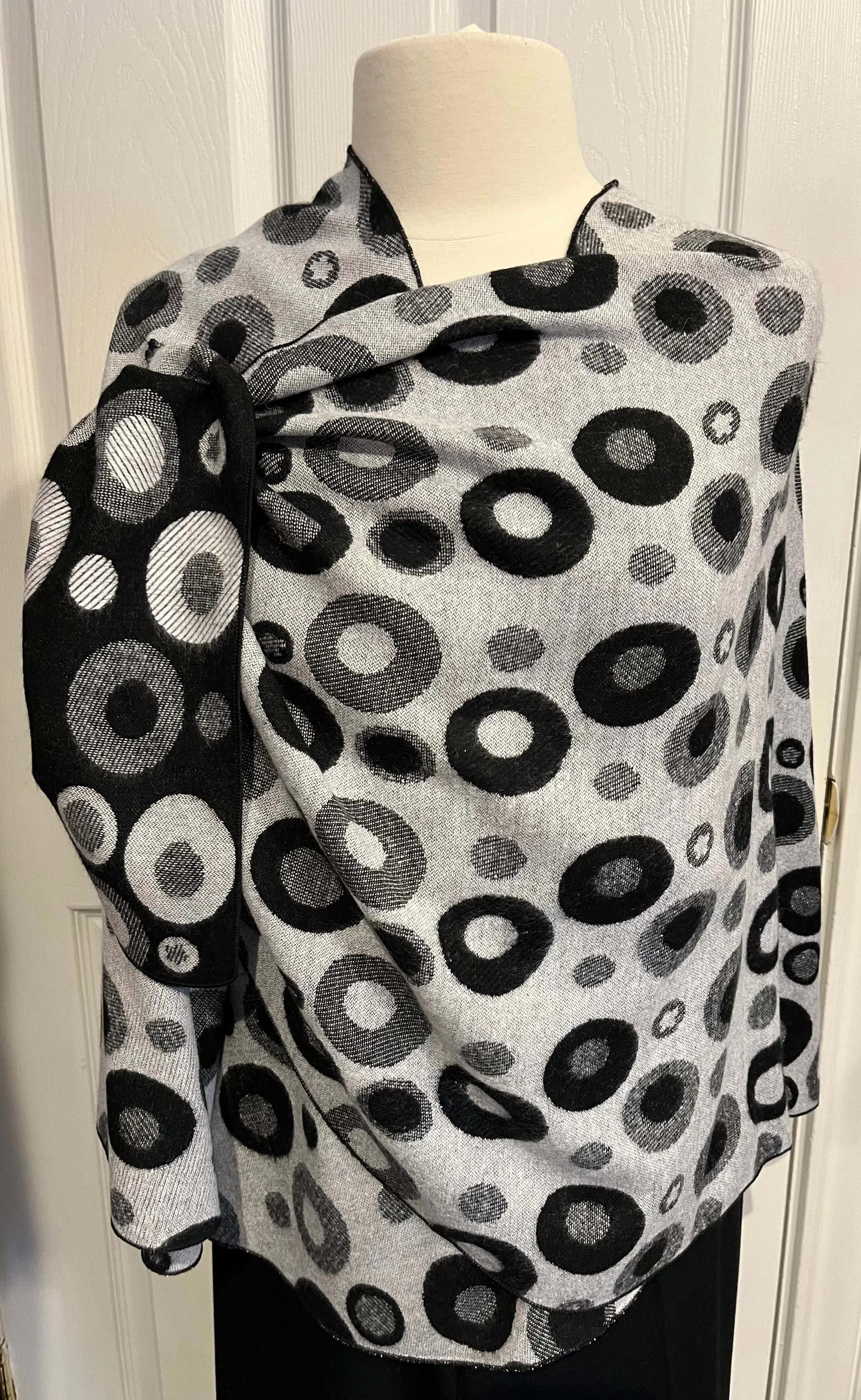 Black & White Circles Reversible Cashmere Shawl