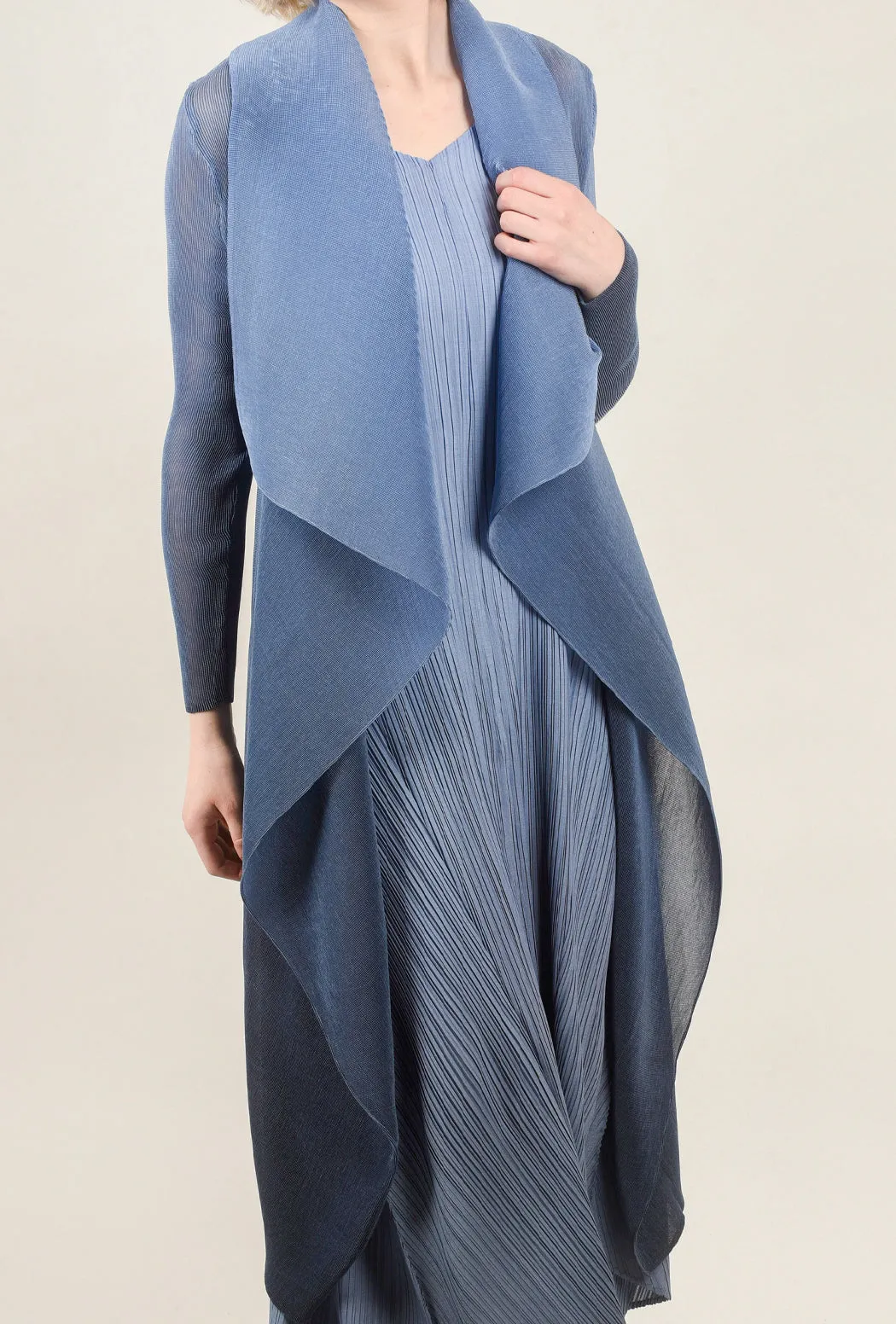 Collare Coat, Sky