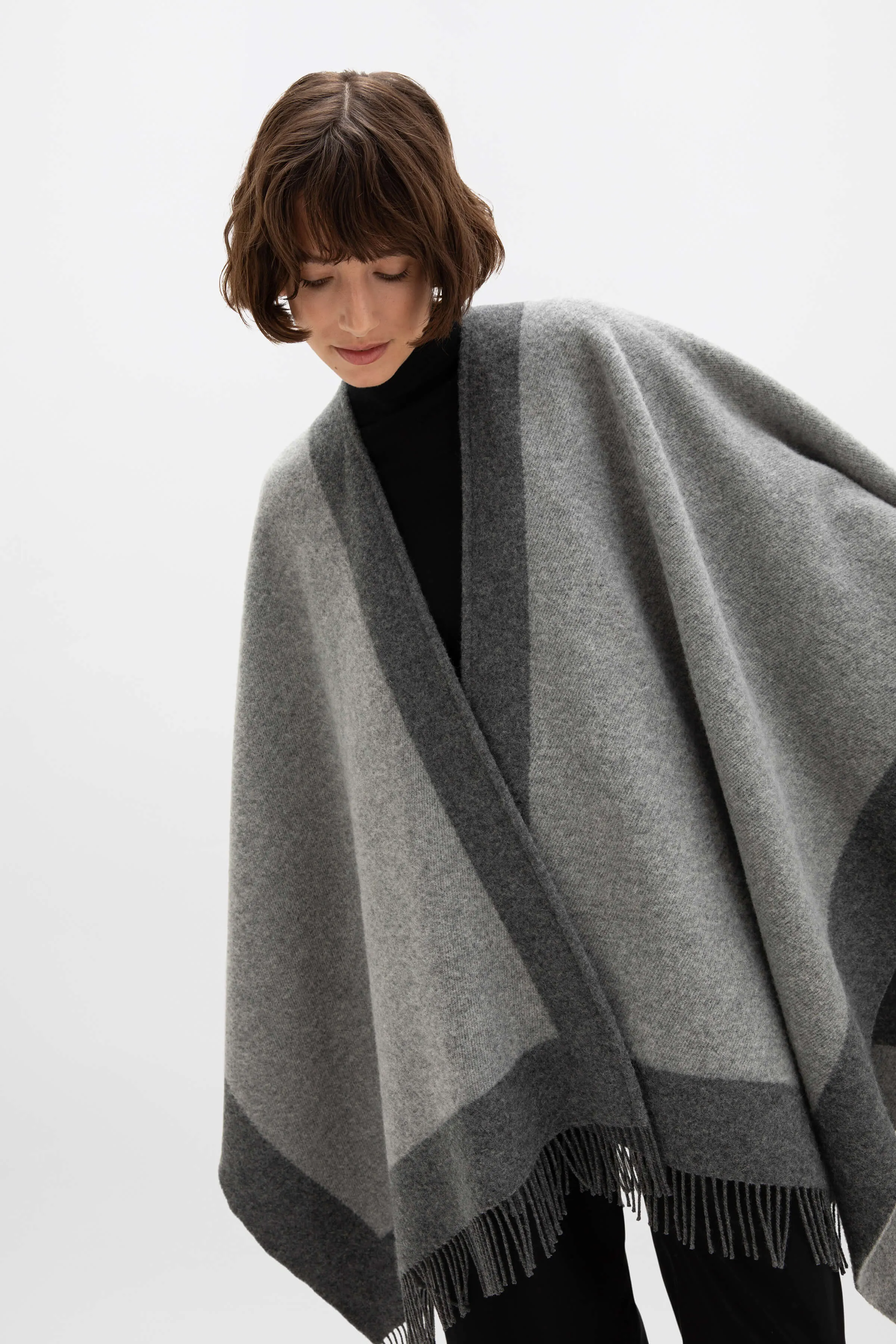 Contrast Border Wool Cape