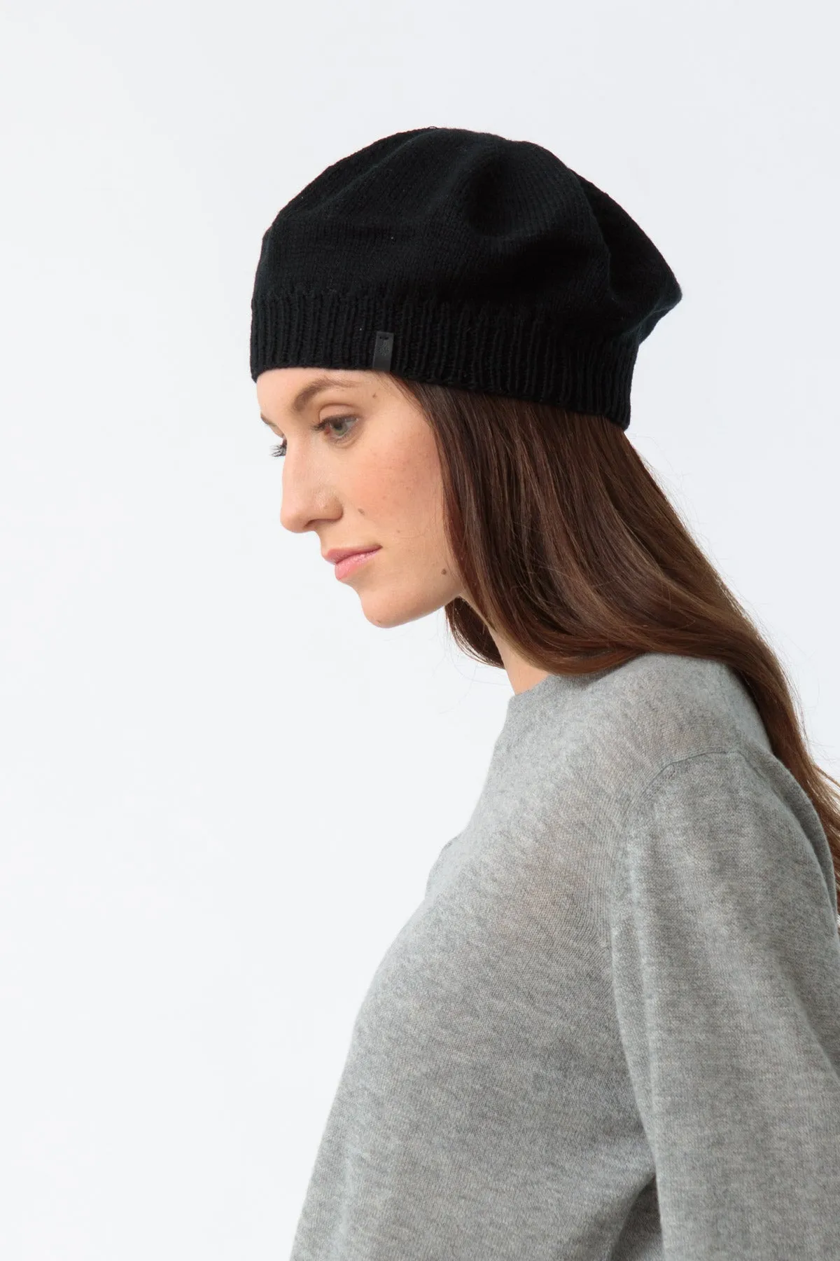 Merino Beret in Black